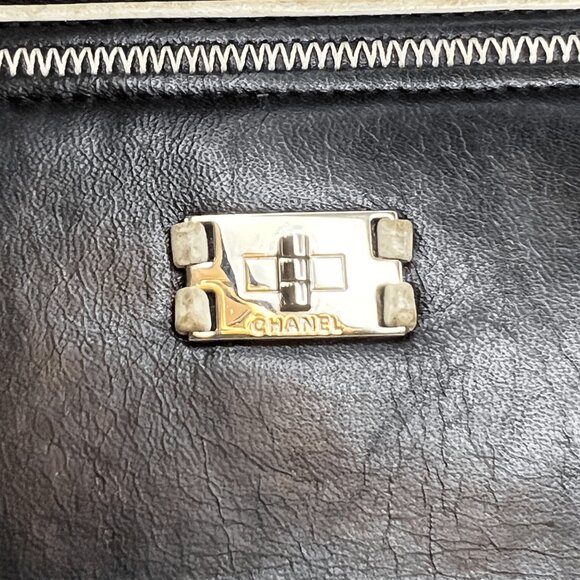 Share Chanel Black Zip Around Wallet With Silver Hardware And Numerous Slots - Picture 15 of 16